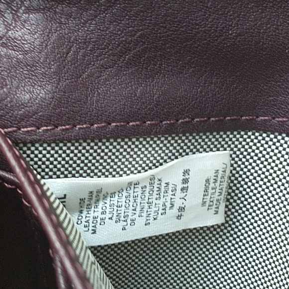 Fossil| Burgundy Bifold Wallet| Snap Closure - Picture 6 of 6